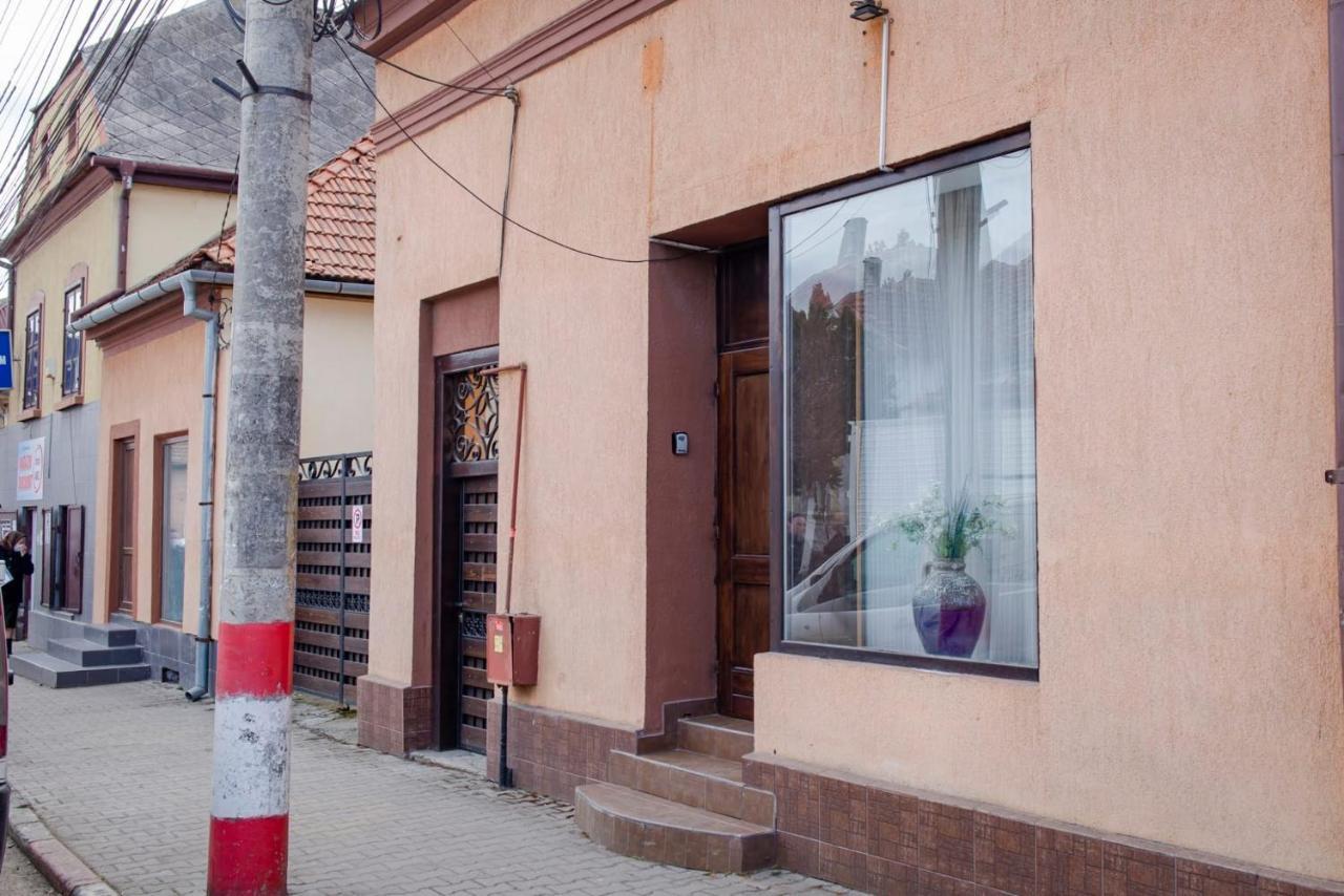 Reghin Guest House ภายนอก รูปภาพ